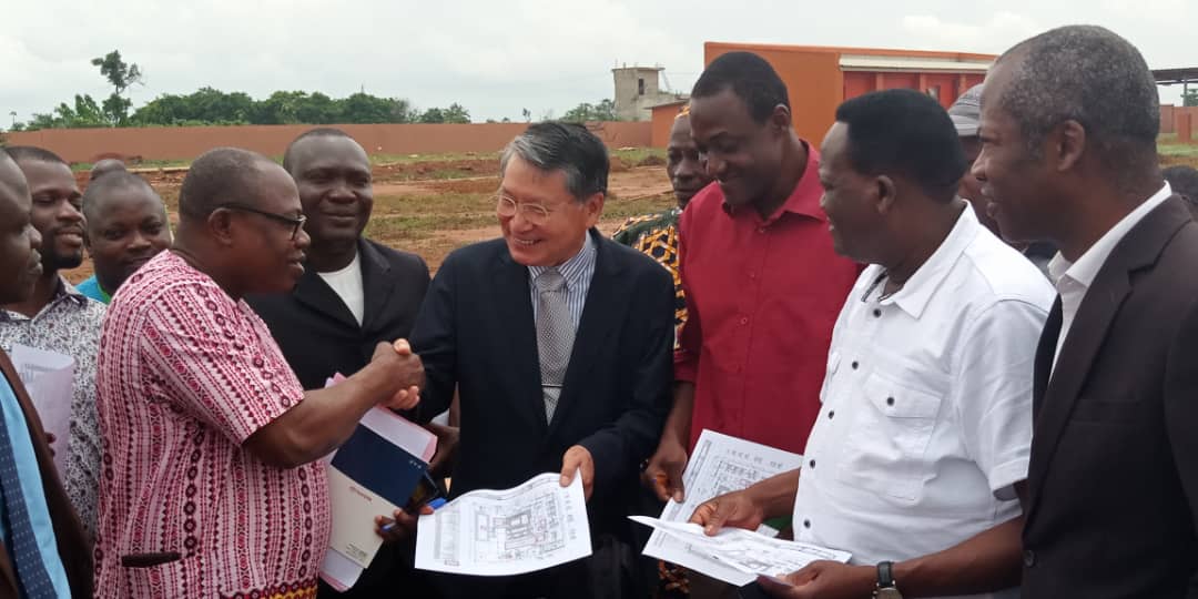 Extension de l'hôpital d'Allada-Zè-Toffo : Une remise de site pour des études architecturales 
