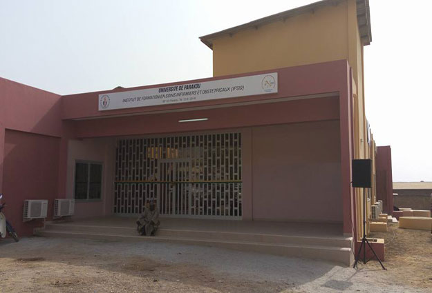 l'Institut de formation en soins infirmiers et obstétricaux de l'Université de Parakou inauguré.