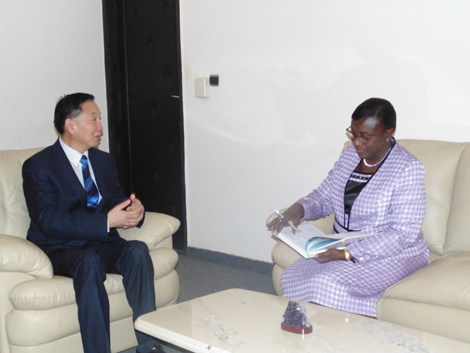 Audience de  Diao Mirgsheng au cabinet du Ministre de la Santé.