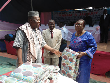 Nouvel an à l’hôpital de Jacquot :Dorothée Akoko KINDE-GAZARD s’engage à faire de la santé mentale, une priorité.