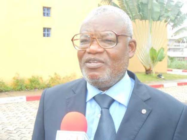 Attribution de nouvelle carte pharmaceutique 2015-2016 : le ministre Dr Pascal Dossou Togbé sauve les jeunes pharmaciens