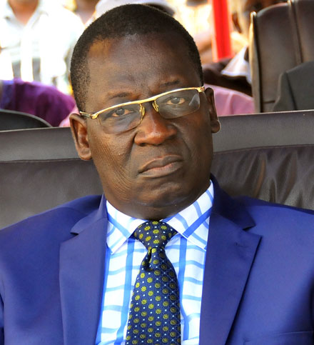 Remise du cahier de doléance du personnel au Ministre de la Santé.