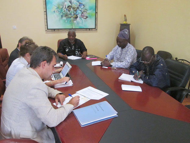 Audience au Ministère de la Santé : L’Ambassadrice des Etats-Unis félicite DOSSOU TOGBE Pascal pour sa vision pour le secteur de la santé.