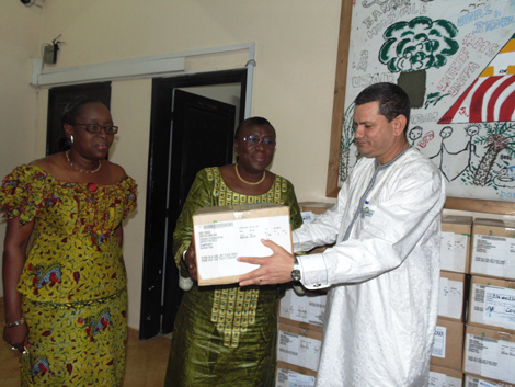 Les champions en santé maternelle et néonatale reçoivent des certificats de fin de formation