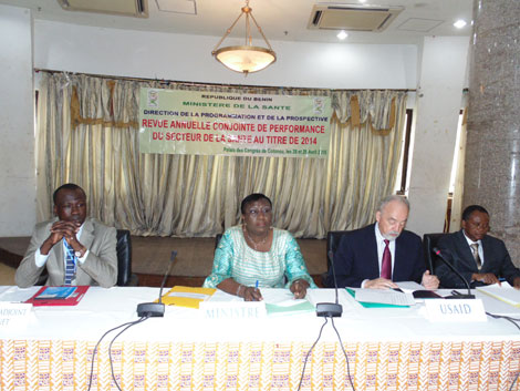 Revue de performance du système de santé 2014 : Huit principales recommandations pour ne pas manquer le rendez-vous des OMD.