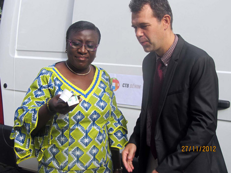 Amélioration des services de la transfusion sanguine au Bénin : trois bus de collecte de sang et des matériels biomédicaux offerts au Ministère de la Santé